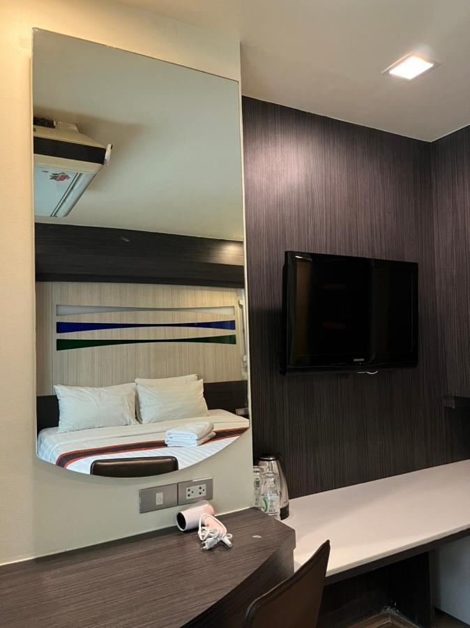 Orion Rooms Sukhumvit 11 Banguecoque Exterior foto