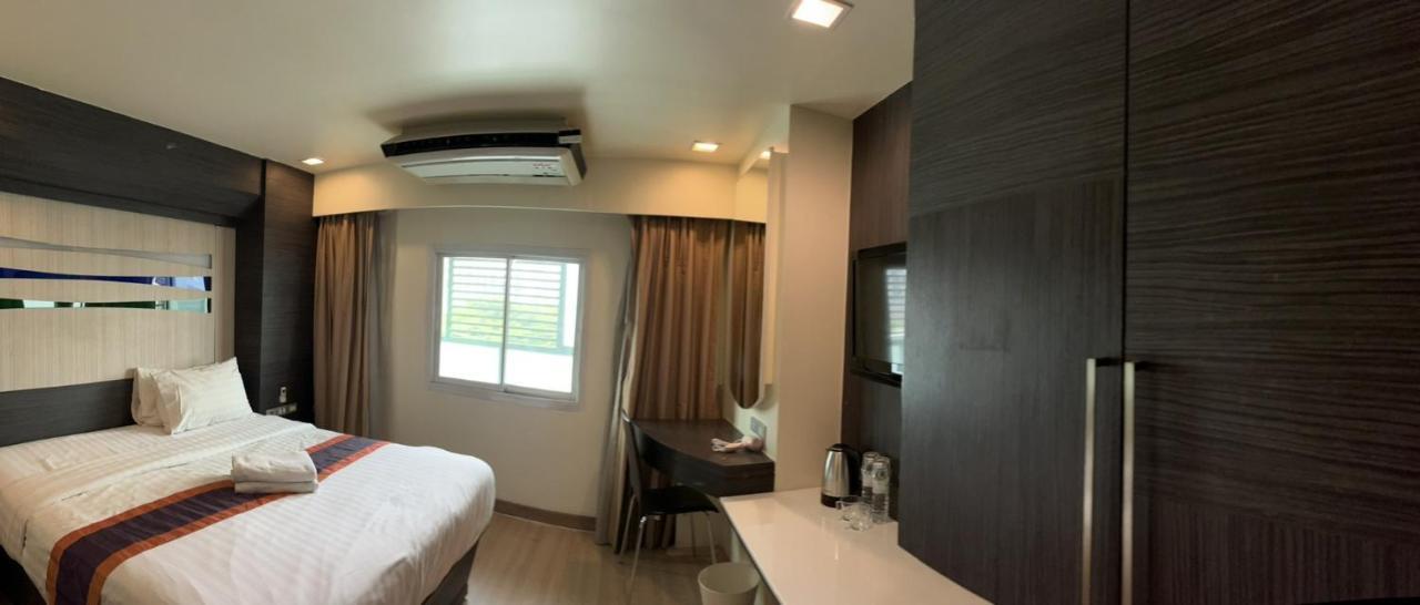 Orion Rooms Sukhumvit 11 Banguecoque Exterior foto